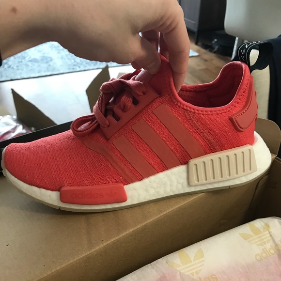 NEW Adidas NMD R1 Sneakers in Trace Scarlet - Picture 8 of 8
